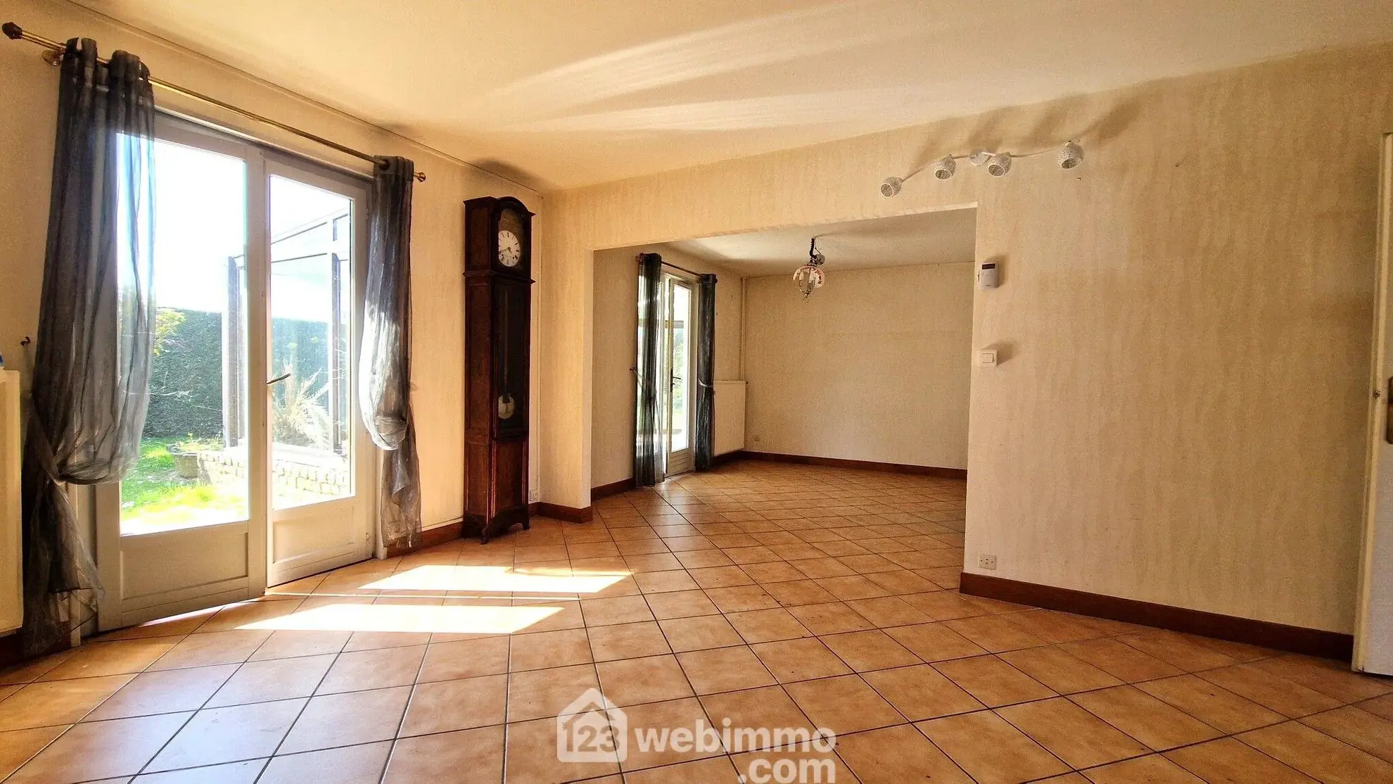 Maison spacieuse de 147 m² avec jardin à Chambry - À personnaliser 
