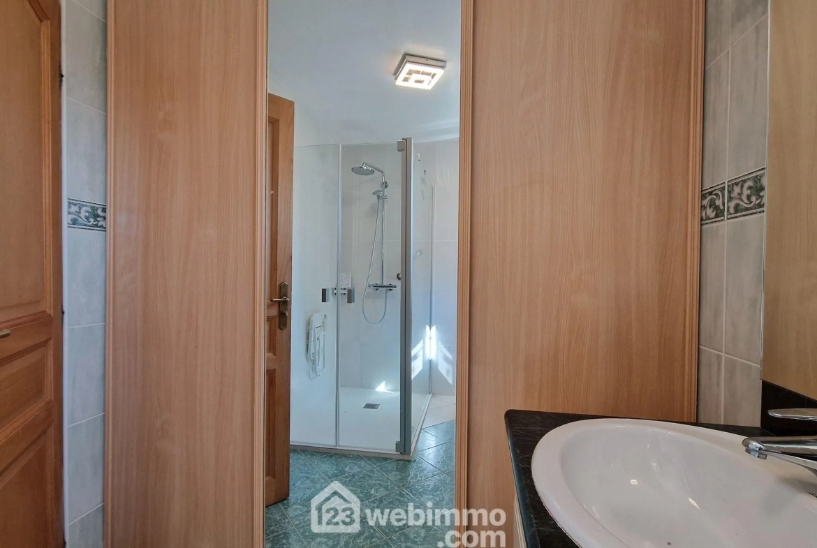 Maison spacieuse de 147 m² avec jardin à Chambry - À personnaliser 