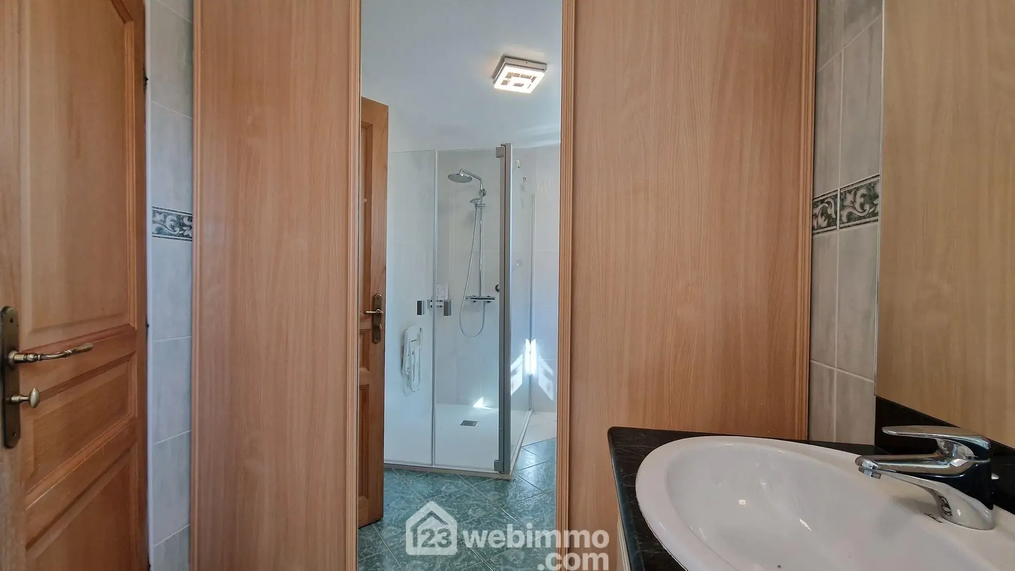 Maison spacieuse de 147 m² avec jardin à Chambry - À personnaliser 