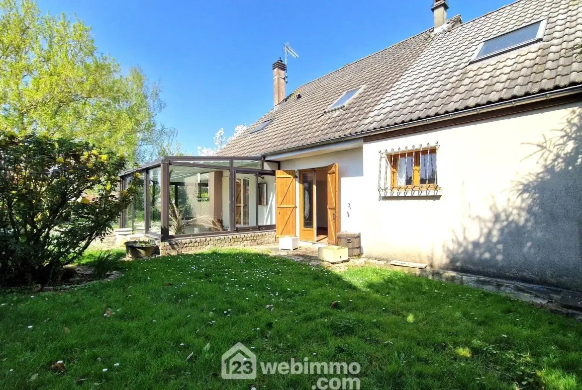 Maison spacieuse de 147 m² avec jardin à Chambry - À personnaliser 