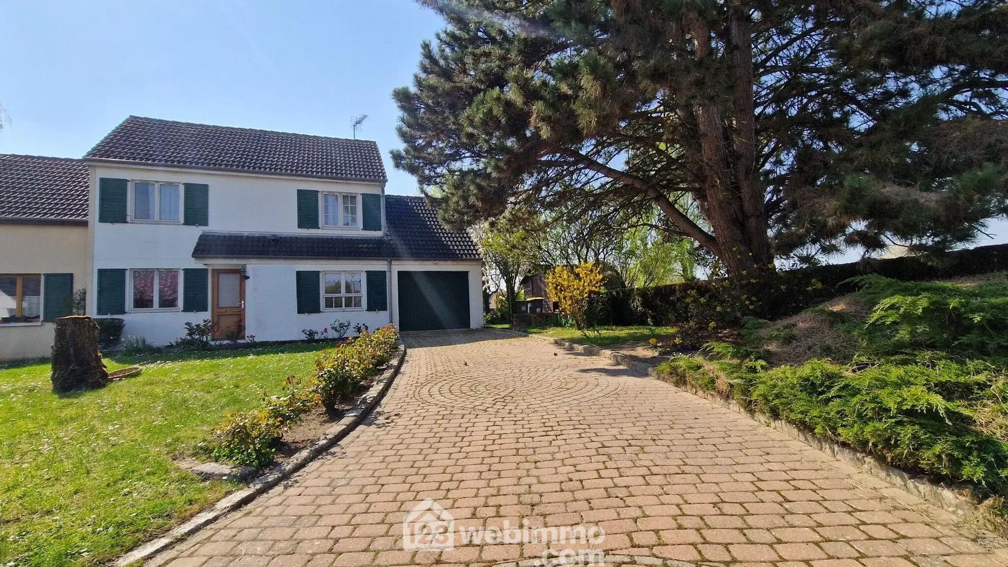 Maison spacieuse de 147 m² avec jardin à Chambry - À personnaliser 