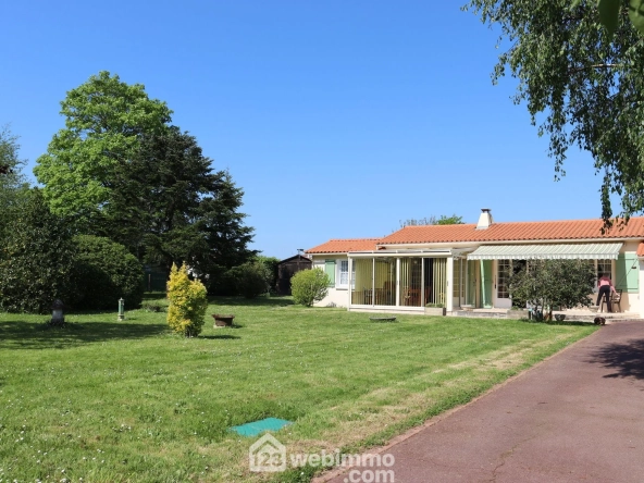 Maison de plain-pied à vendre proche du littoral vendéen avec jardin et 3 chambres