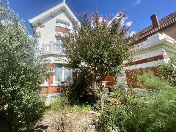 Maison des années 1930 avec terrasse et grand jardin à Carmaux