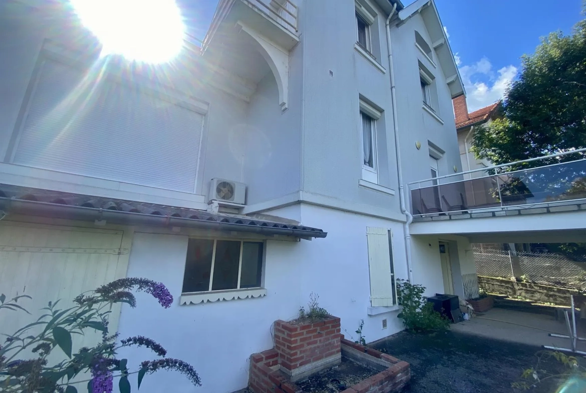 Maison des années 1930 avec terrasse et grand jardin à Carmaux 