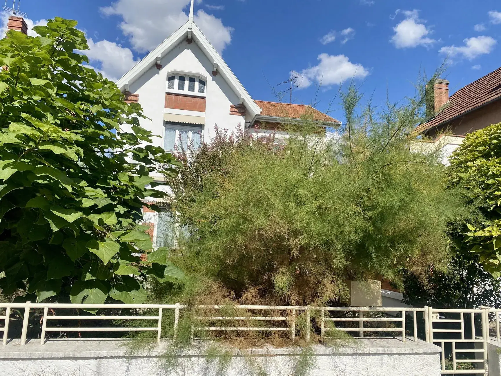 Maison des années 1930 avec terrasse et grand jardin à Carmaux 