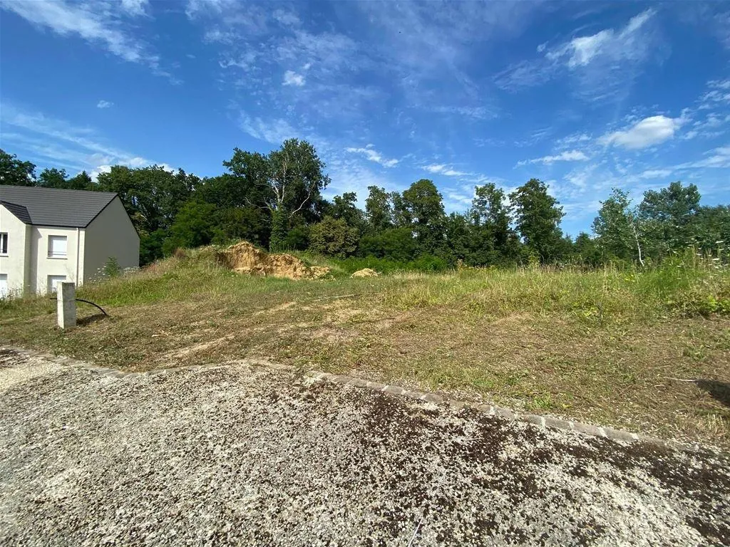 Terrain constructible de 960 m² à Montaigu, environnement boisé et proche commodités 