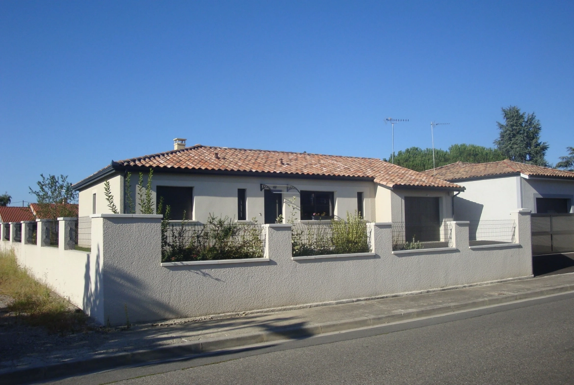 Villa neuve de plain-pied à Labruguière avec jardin et garage 
