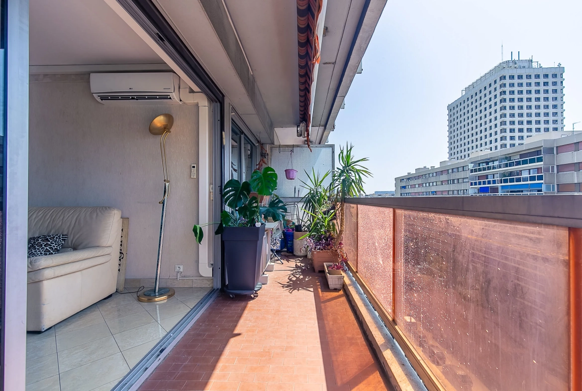 Appartement lumineux de 87m² avec terrasse et cave à Marseille 6ème 