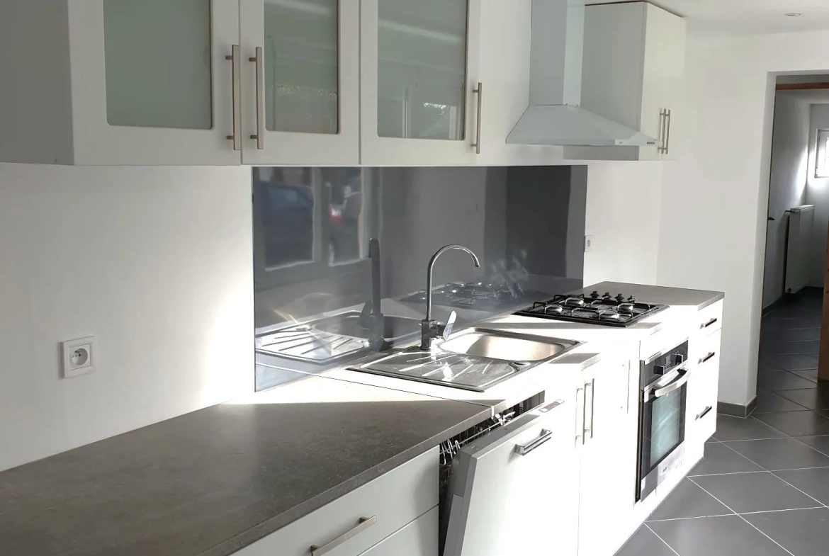 Maison semi-individuelle à vendre à Aulnoye-Aymeries - 2 chambres, garage, terrain de 542 m² 