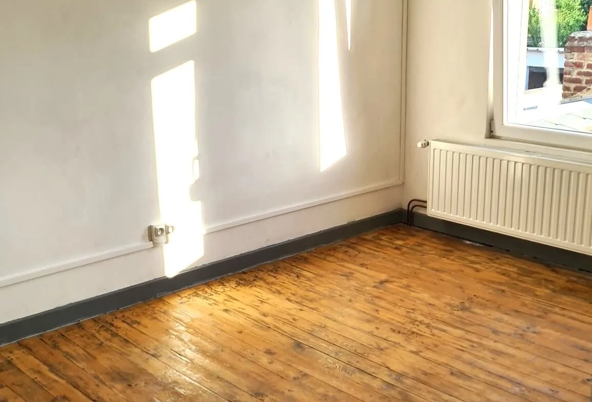 Maison semi-individuelle à vendre à Aulnoye-Aymeries - 2 chambres, garage, terrain de 542 m² 