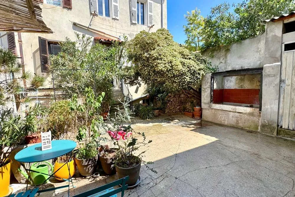 Charmant studio meublé de 16m² à Marseille, parfait pour investissement ou première achat 