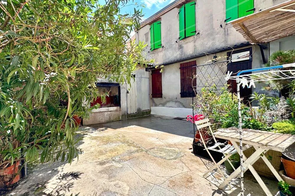 Charmant studio meublé de 16m² à Marseille, parfait pour investissement ou première achat 