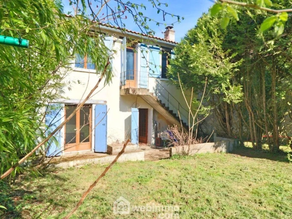 Maison de 93 m2 à Couhé, proche de Poitiers, idéal résidence ou vacances avec dépendances et jardin