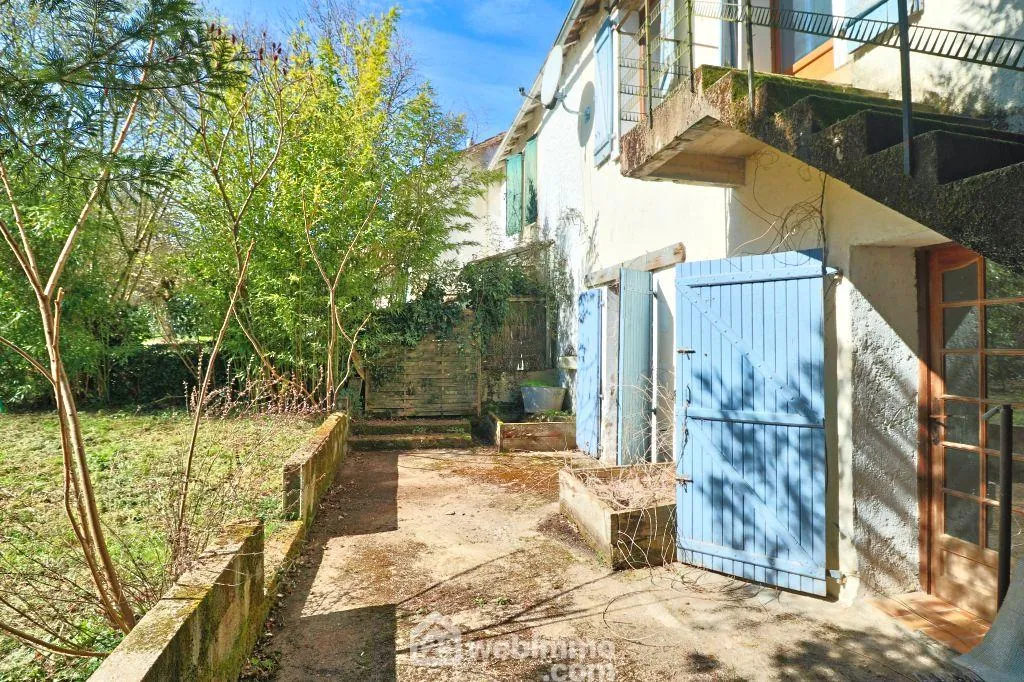 Maison de 93 m2 à Couhé, proche de Poitiers, idéal résidence ou vacances avec dépendances et jardin 