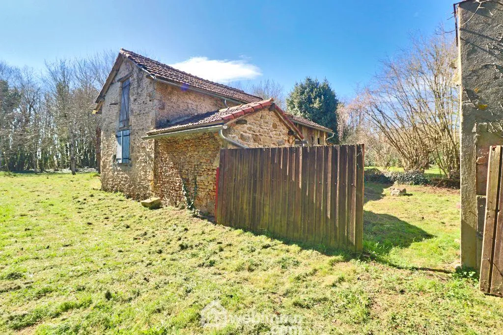 Maison de 93 m2 à Couhé, proche de Poitiers, idéal résidence ou vacances avec dépendances et jardin 