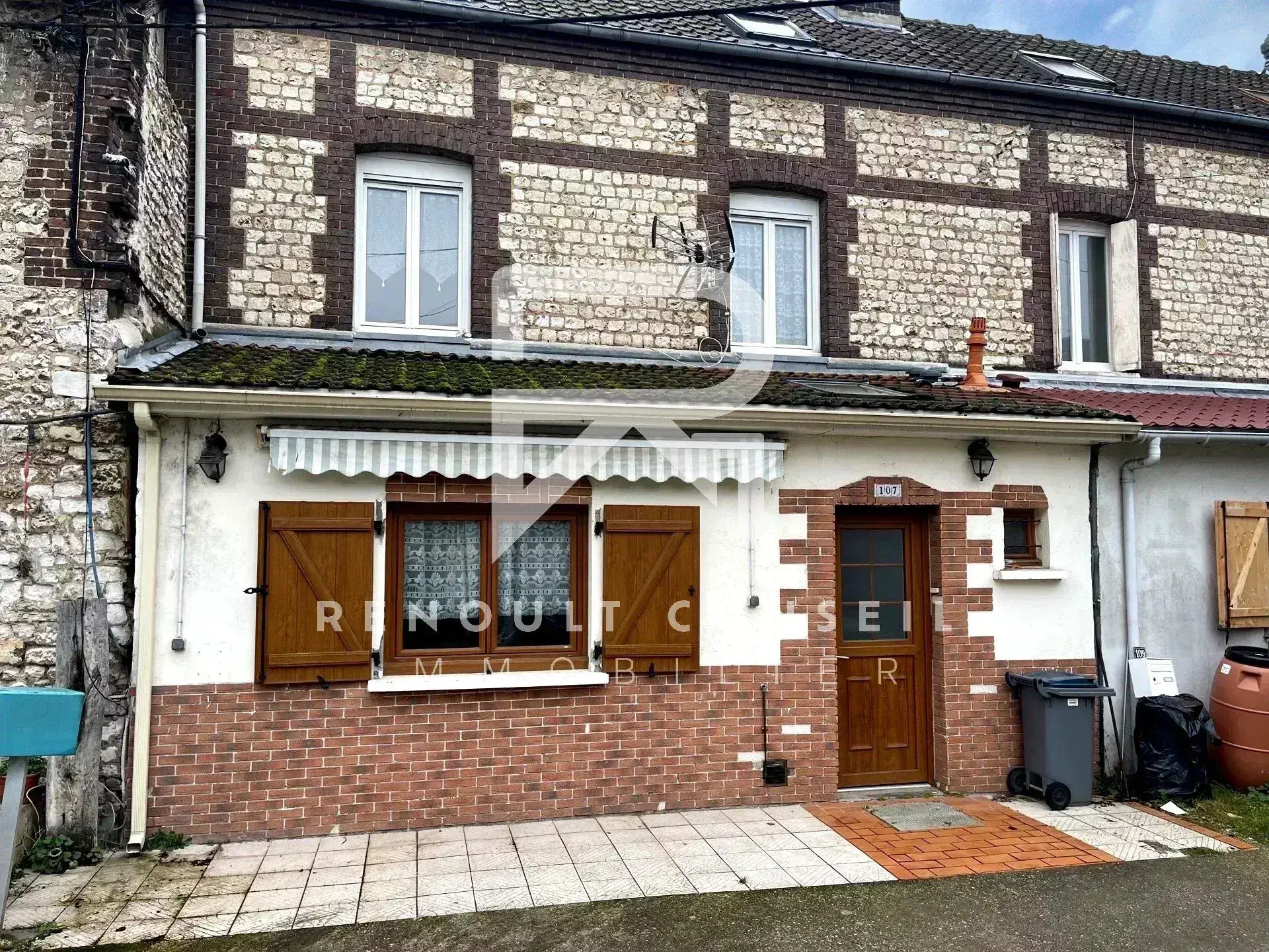Maison 72m² à vendre au centre de Saint-Étienne-du-Rouvray avec jardin et stationnement 