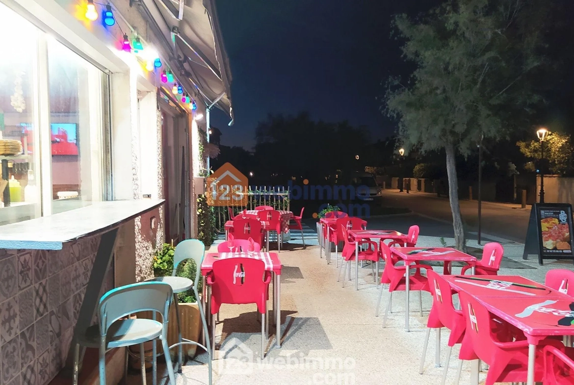 Local commercial de 75 m² à vendre à Saintes-Maries-de-la-Mer, emplacement stratégique avec terrasse et parking 