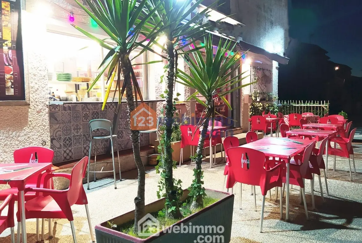 Local commercial de 75 m² à vendre à Saintes-Maries-de-la-Mer, emplacement stratégique avec terrasse et parking 