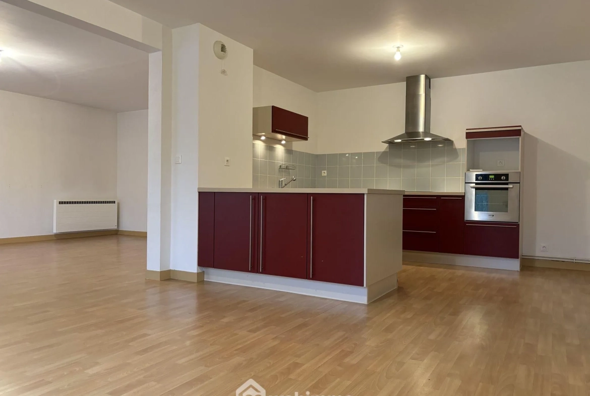 Appartement de 129 m² avec 3 chambres et parking à Chasseneuil-du-Poitou 