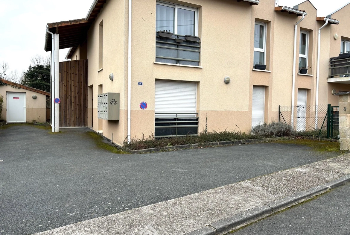 Appartement de 129 m² avec 3 chambres et parking à Chasseneuil-du-Poitou 