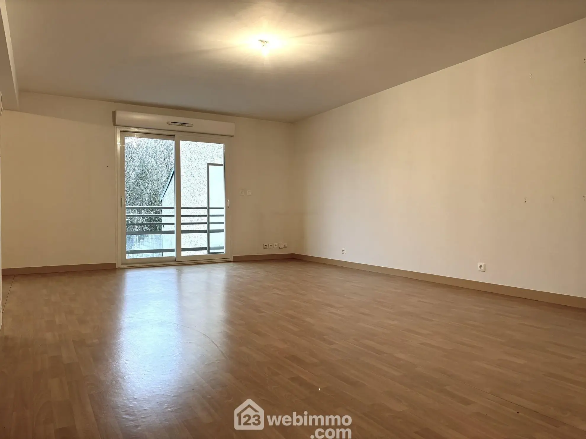 Appartement de 129 m² avec 3 chambres et parking à Chasseneuil-du-Poitou 