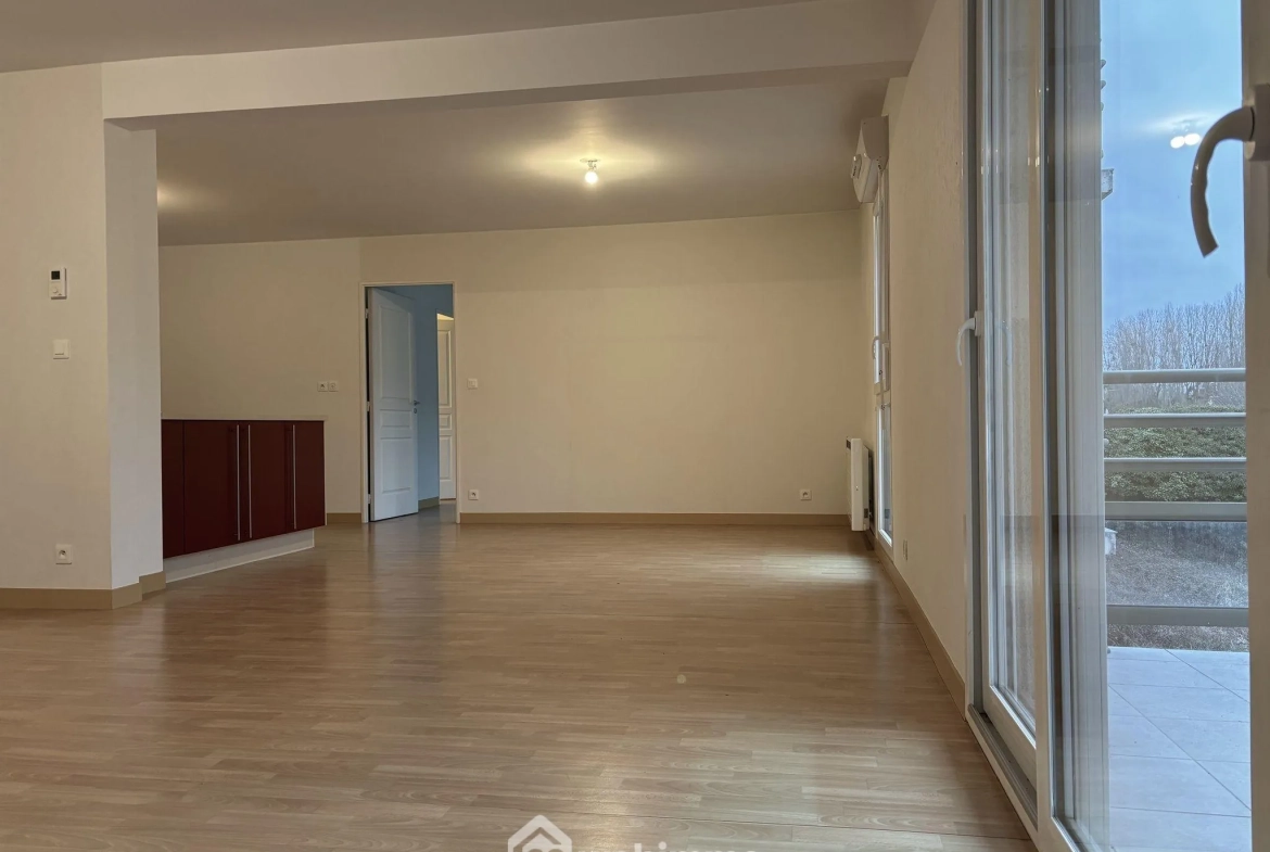 Appartement de 129 m² avec 3 chambres et parking à Chasseneuil-du-Poitou 