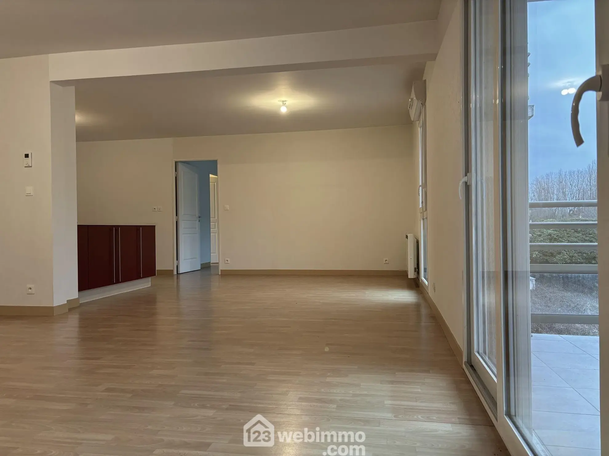 Appartement de 129 m² avec 3 chambres et parking à Chasseneuil-du-Poitou 
