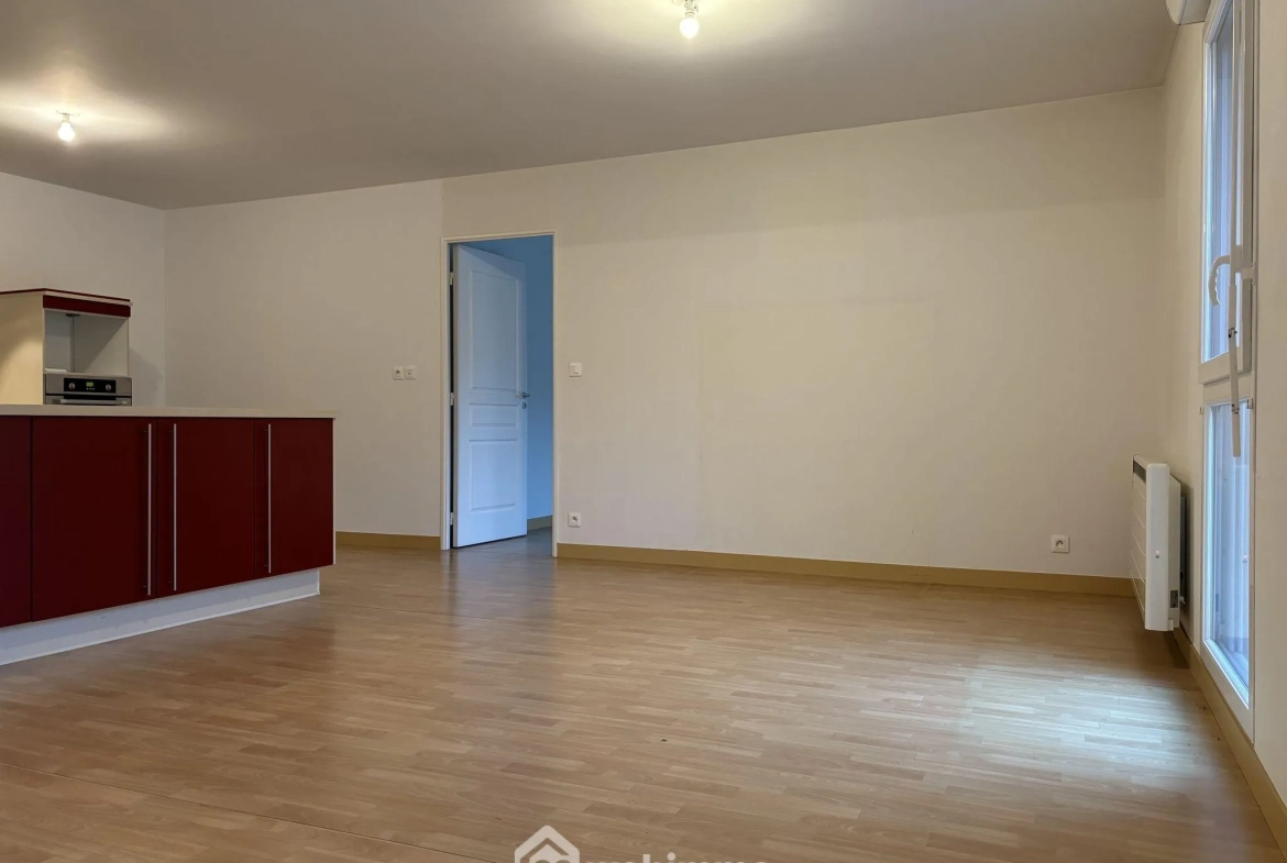 Appartement de 129 m² avec 3 chambres et parking à Chasseneuil-du-Poitou 