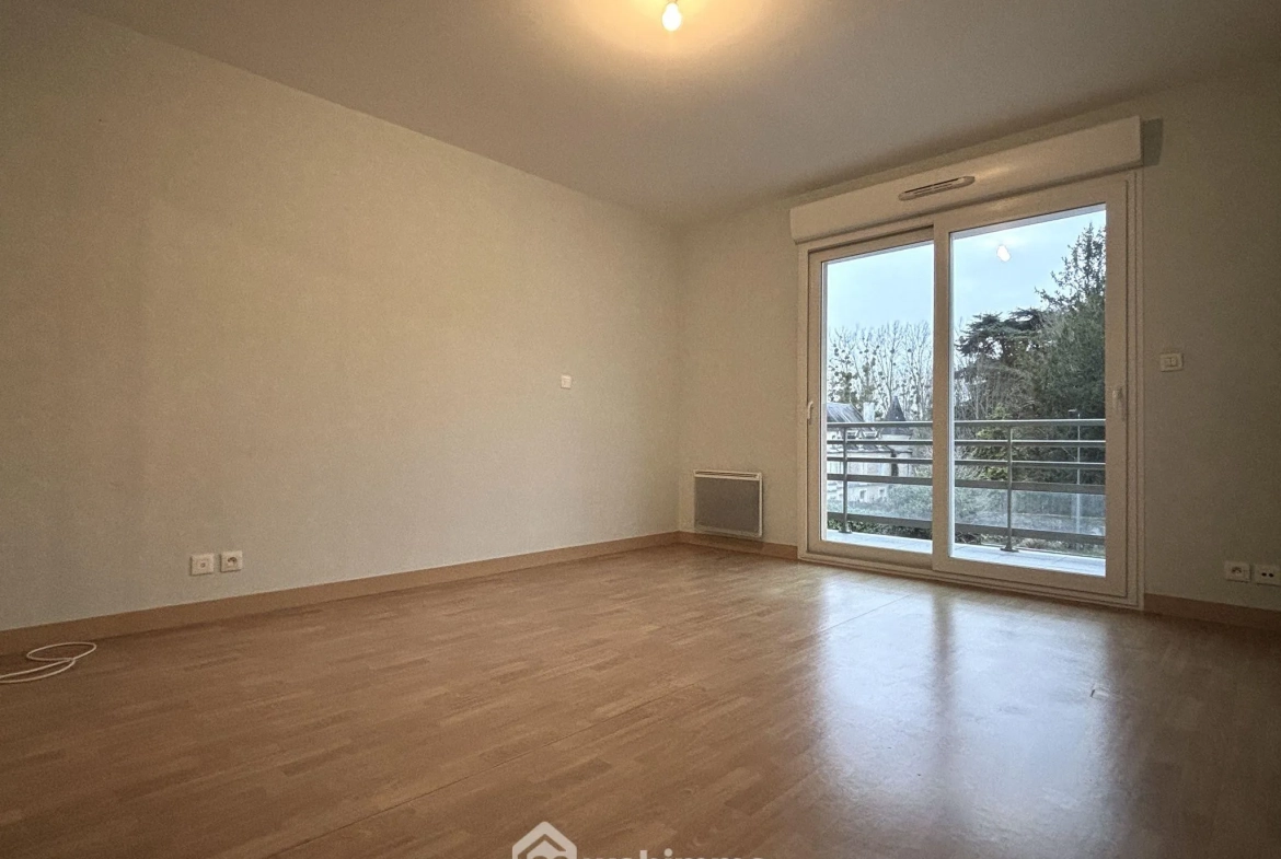 Appartement de 129 m² avec 3 chambres et parking à Chasseneuil-du-Poitou 