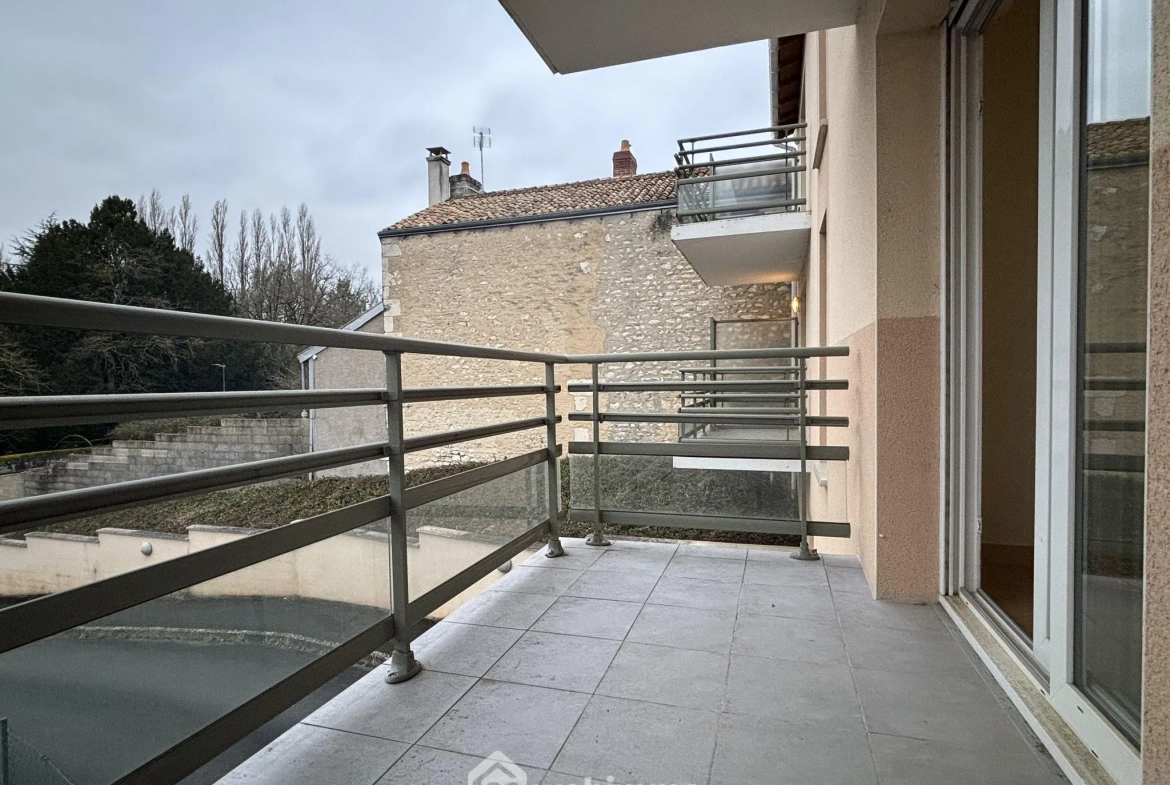 Appartement de 129 m² avec 3 chambres et parking à Chasseneuil-du-Poitou 