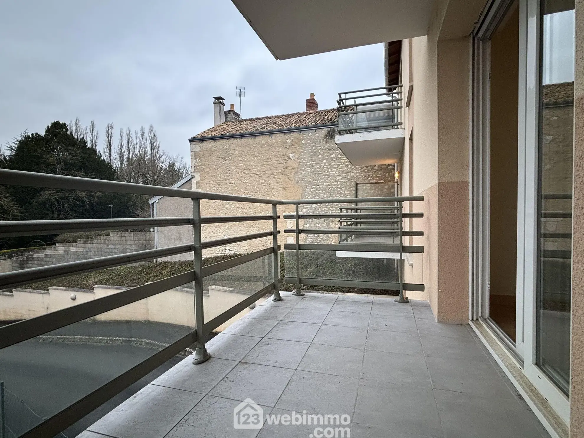 Appartement de 129 m² avec 3 chambres et parking à Chasseneuil-du-Poitou 