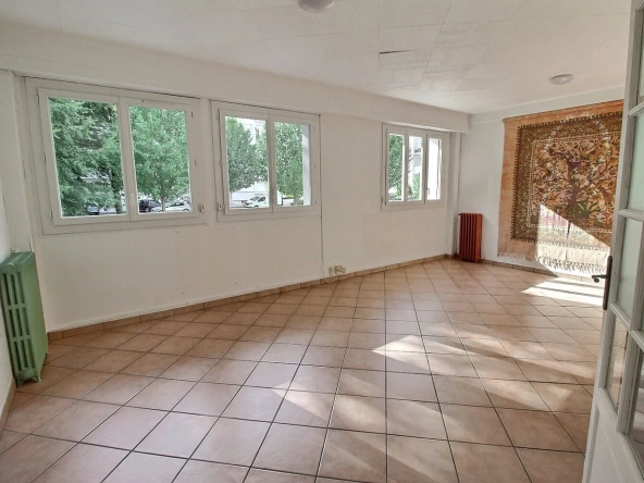 Appartement 3 pièces à Pau avec garage et cave – Opportunité à saisir