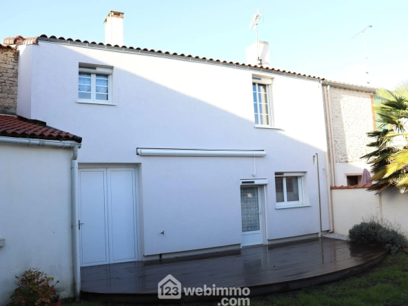 Maison de caractère à Jard-sur-Mer avec jardin et garage - 90 m²