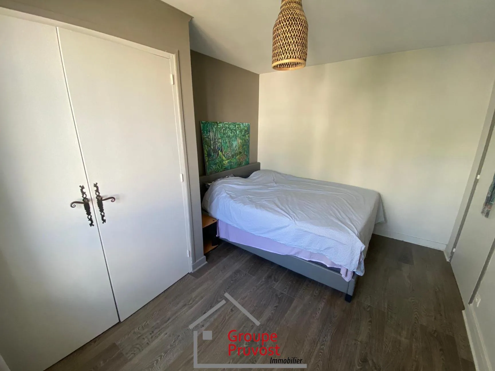 Appartement T3 rénové de 49 m² à Villeurbanne avec parking et cave 