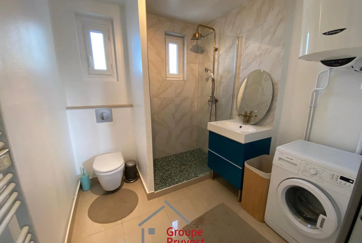 Appartement T3 rénové de 49 m² à Villeurbanne avec parking et cave 
