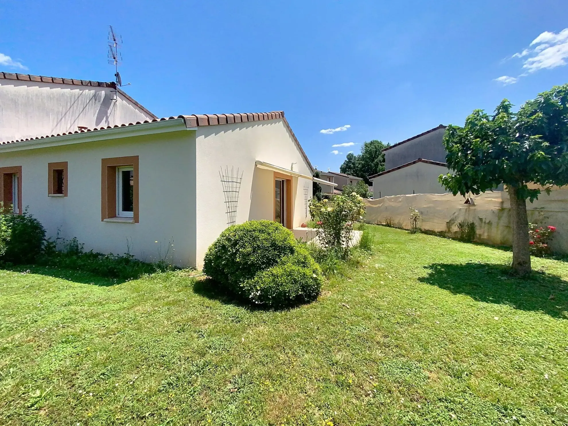 Maison à vendre à Lescure-d'Albigeois – 100 m² avec jardin et proche commodités 