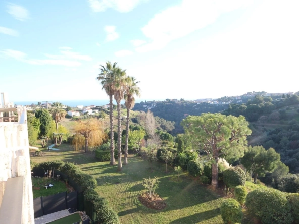 Appartement 2 pièces avec vue mer, terrasse et parking à Nice