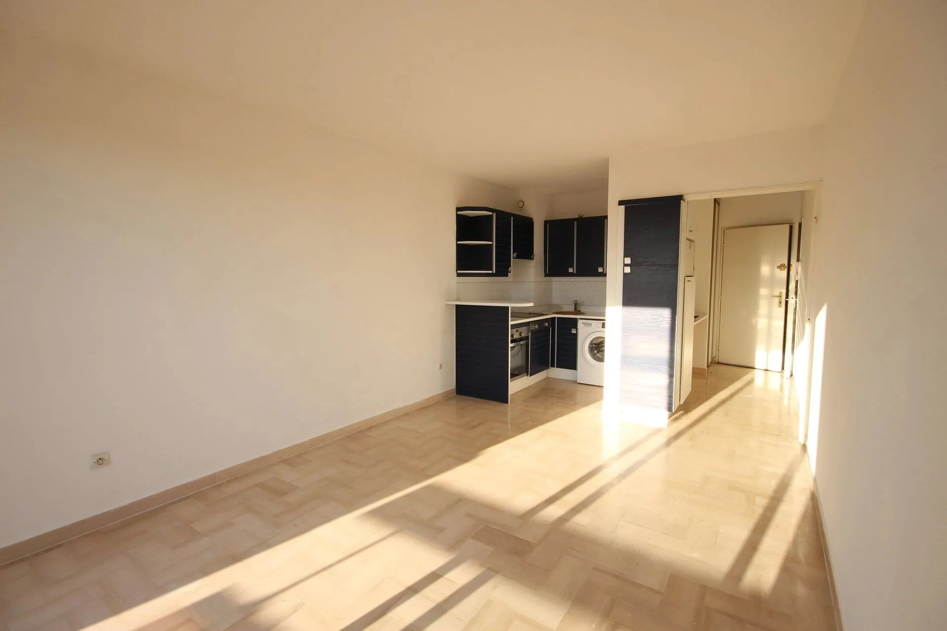 Appartement 2 pièces avec vue mer, terrasse et parking à Nice 