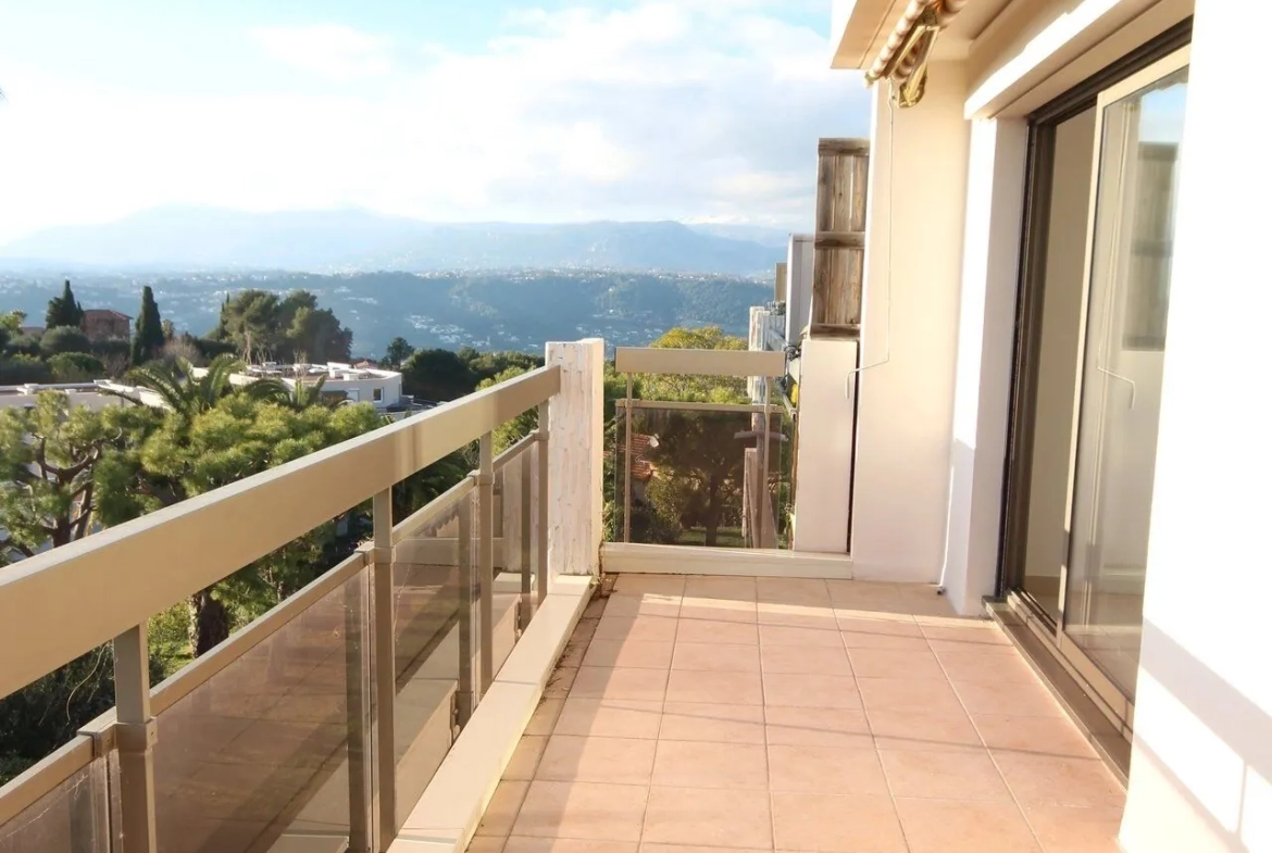 Appartement 2 pièces avec vue mer, terrasse et parking à Nice 
