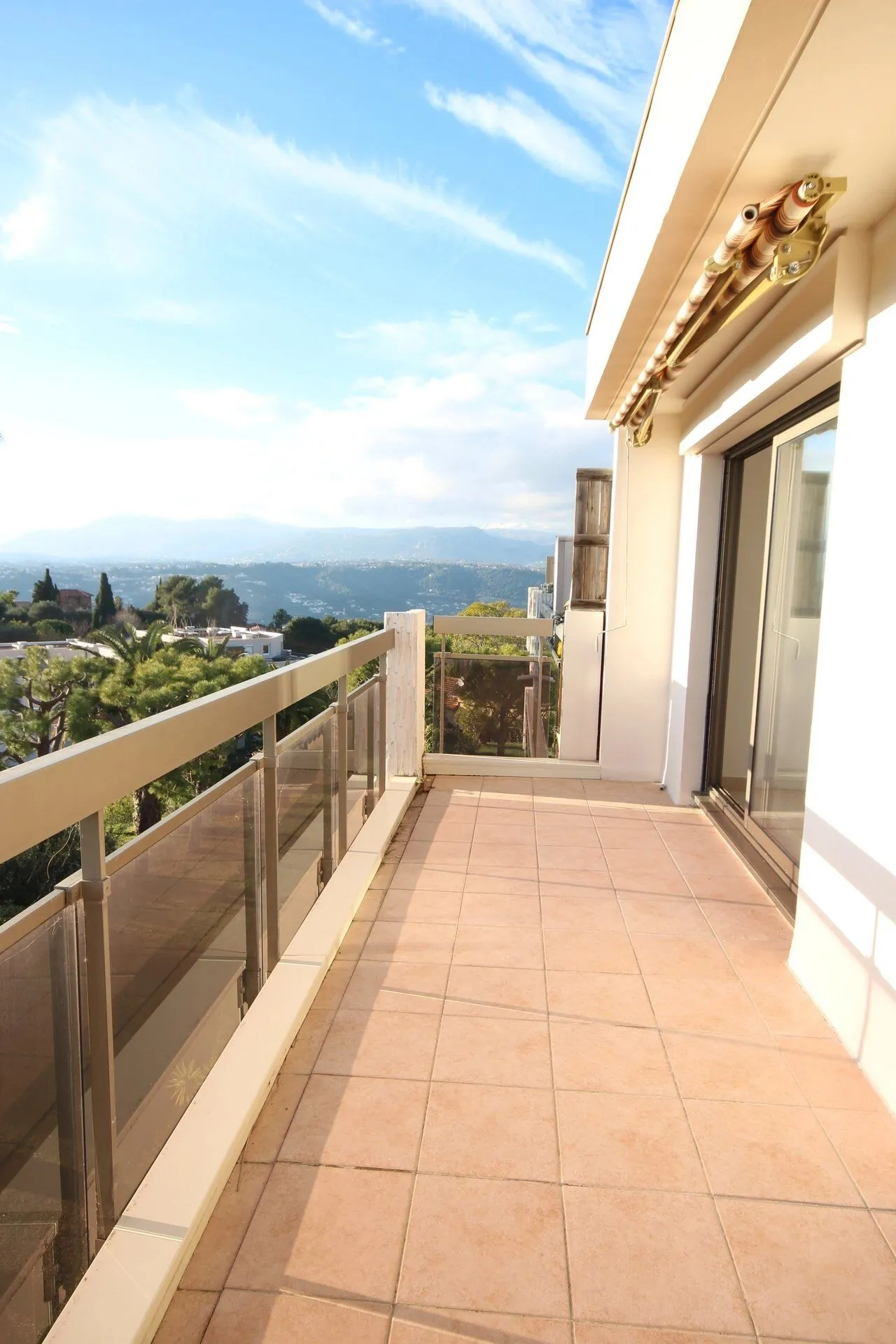 Appartement 2 pièces avec vue mer, terrasse et parking à Nice 