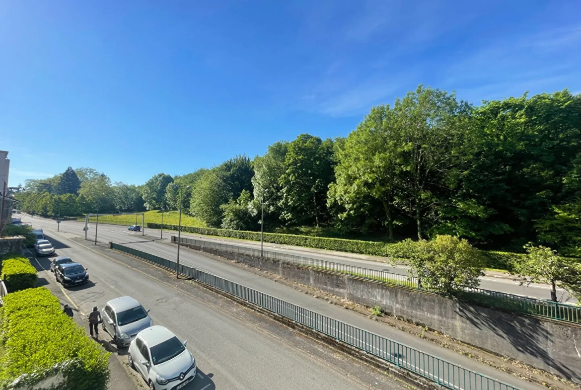 Appartement T2 à vendre à Pau avec balcon et parking – Résidence sécurisée 