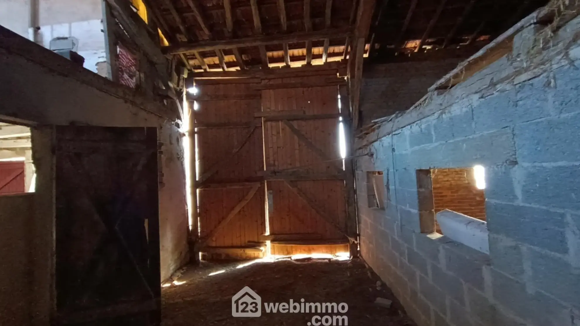 Corps de ferme à vendre à Lavoye – 123 m² avec dépendances sur 3 252 m² 