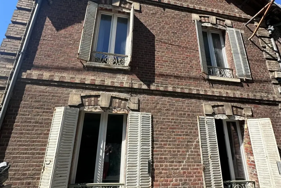 Charmante maison de 125 m² avec jardin et garage à Laon 