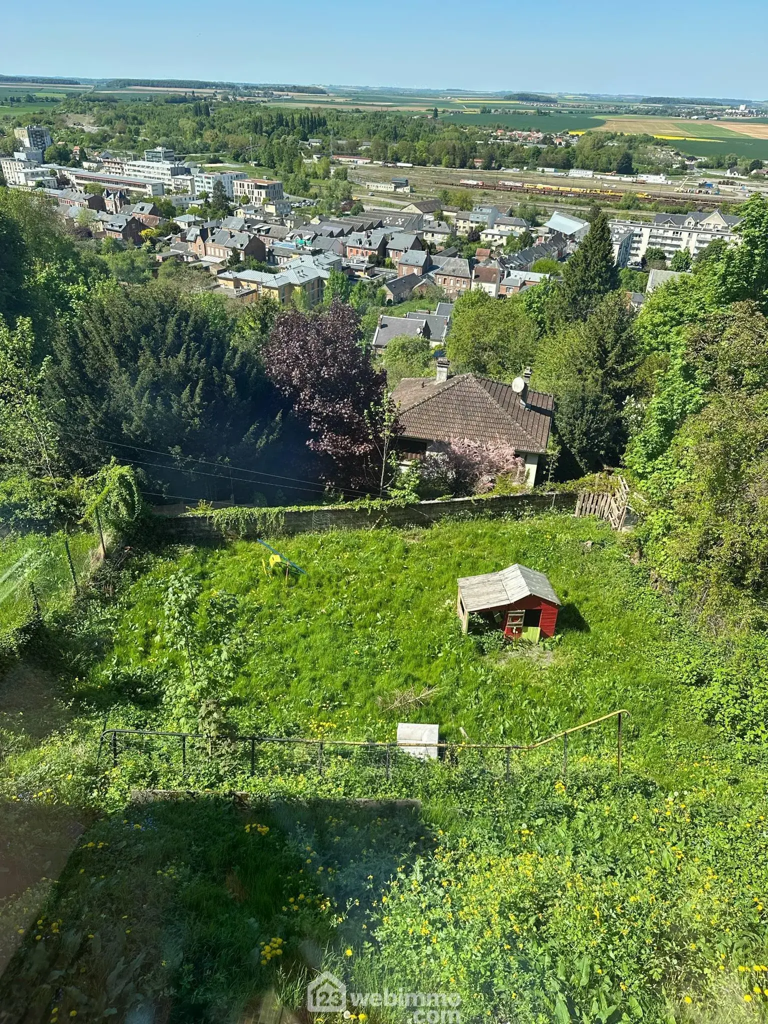 Charmante maison de 125 m² avec jardin et garage à Laon 