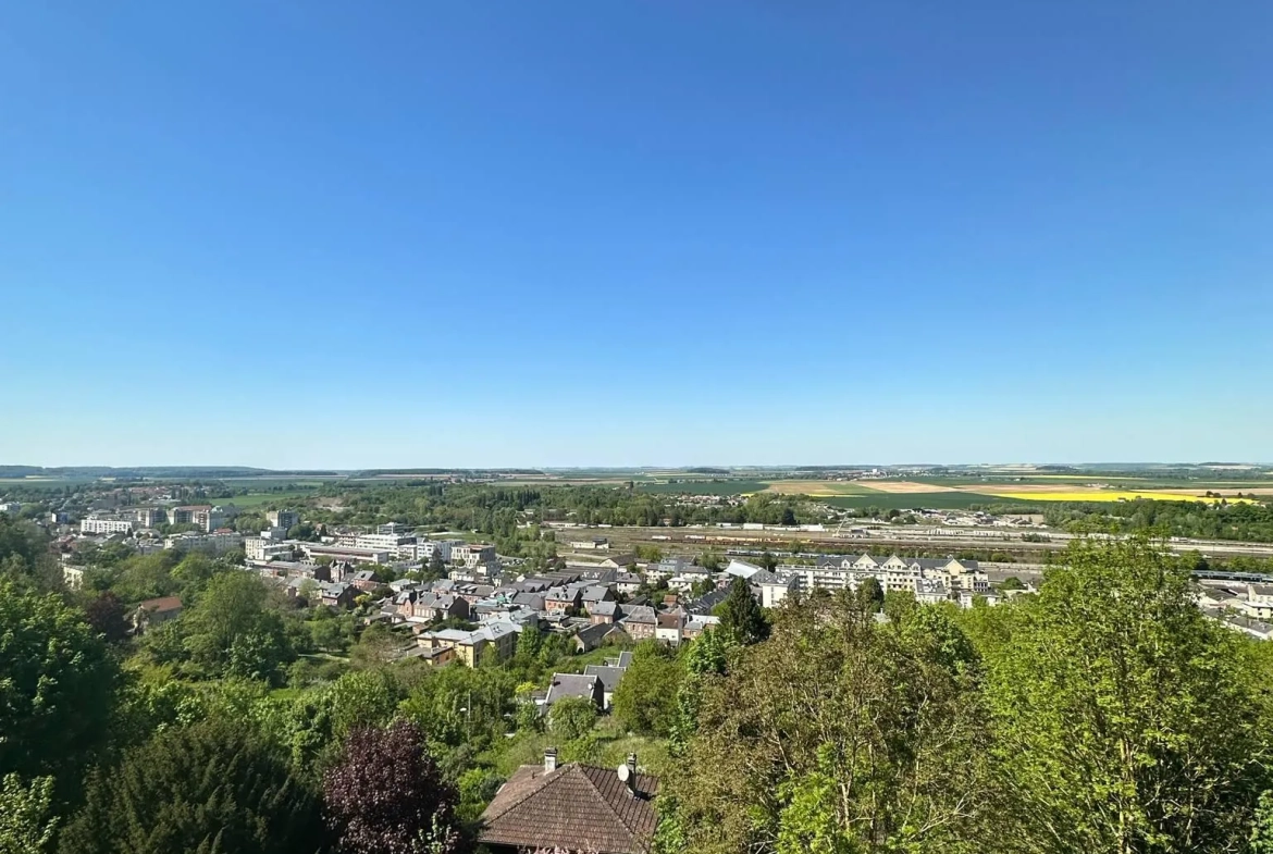 Charmante maison de 125 m² avec jardin et garage à Laon 