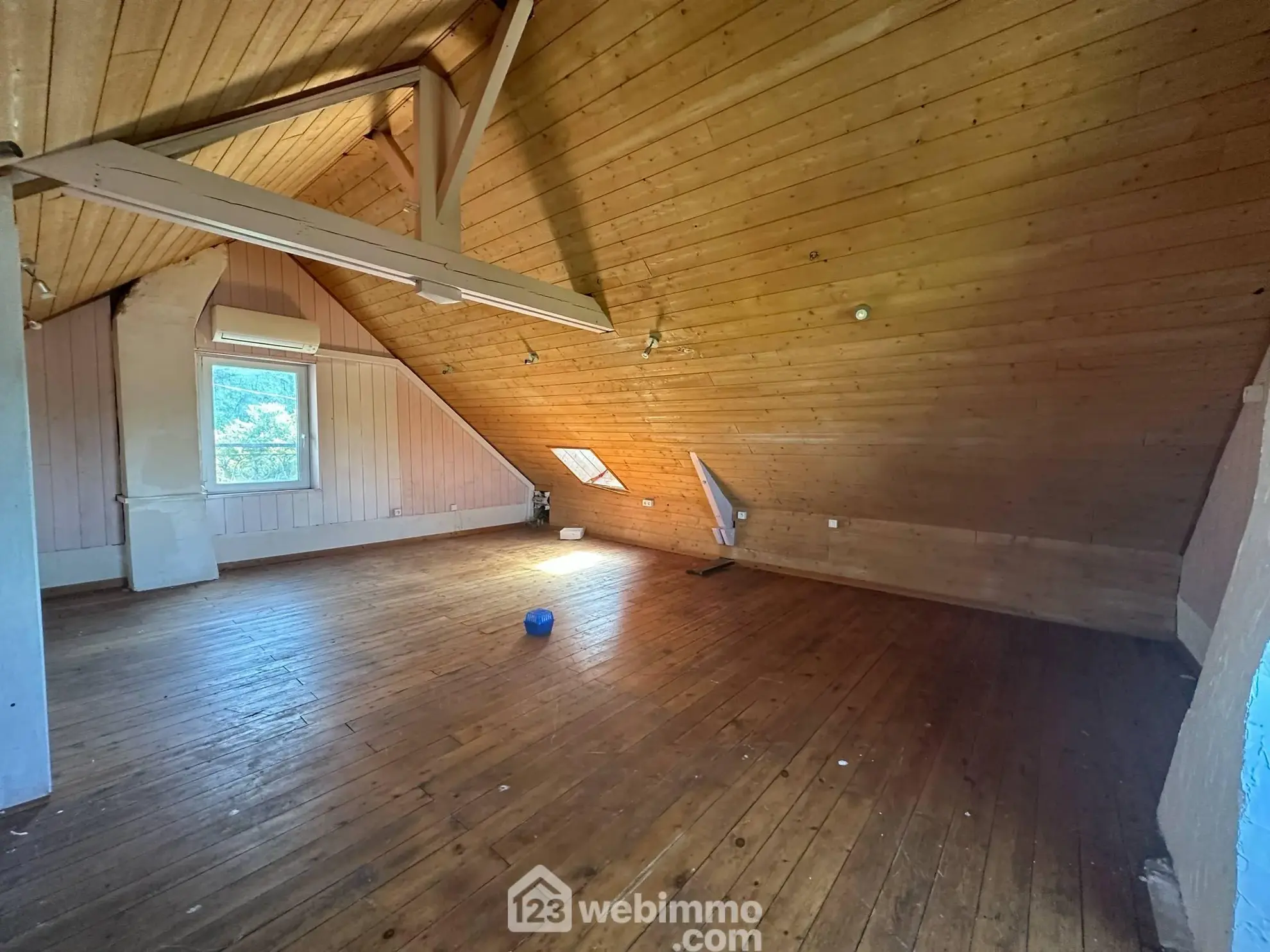Charmante maison de 125 m² avec jardin et garage à Laon 