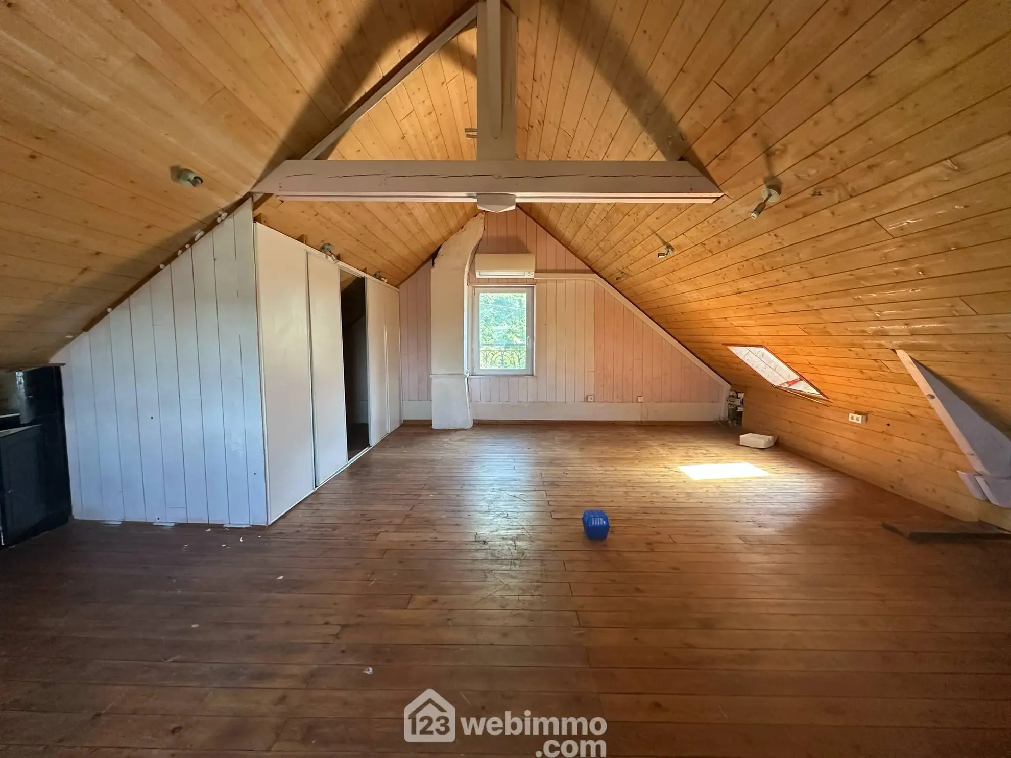 Charmante maison de 125 m² avec jardin et garage à Laon 