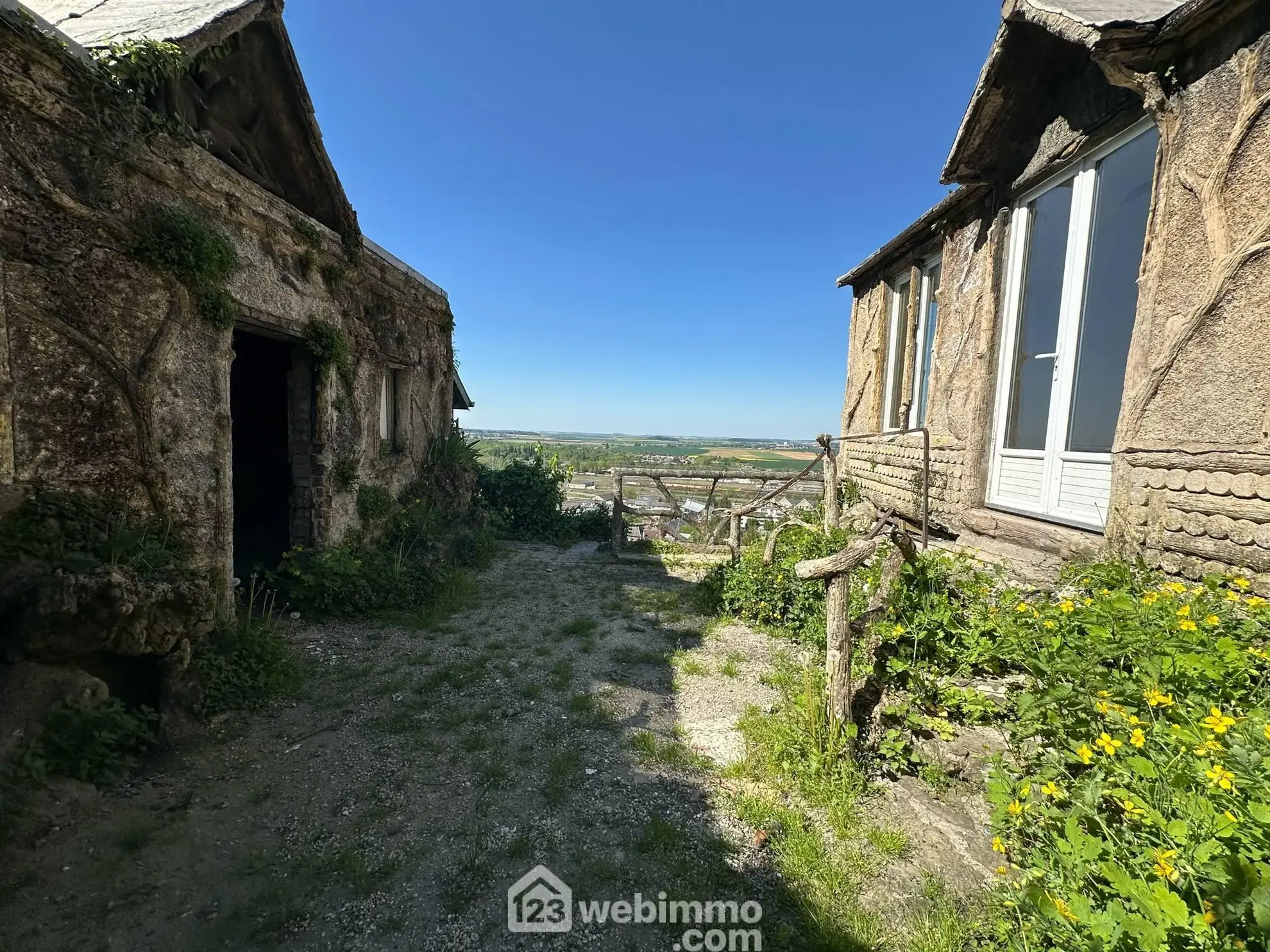 Charmante maison de 125 m² avec jardin et garage à Laon 