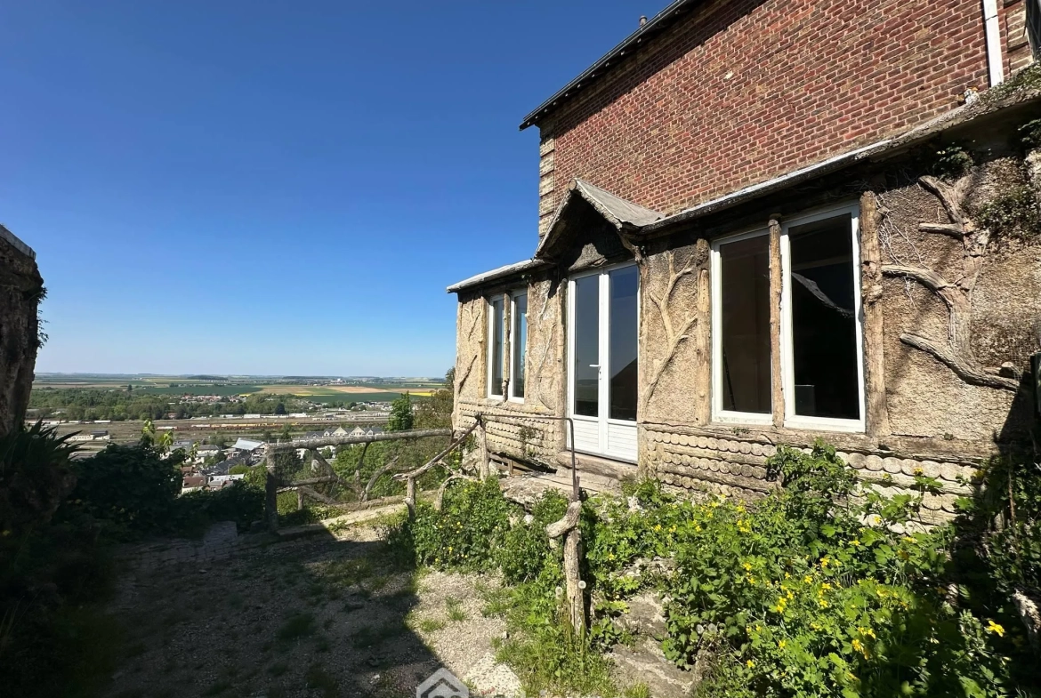 Charmante maison de 125 m² avec jardin et garage à Laon 