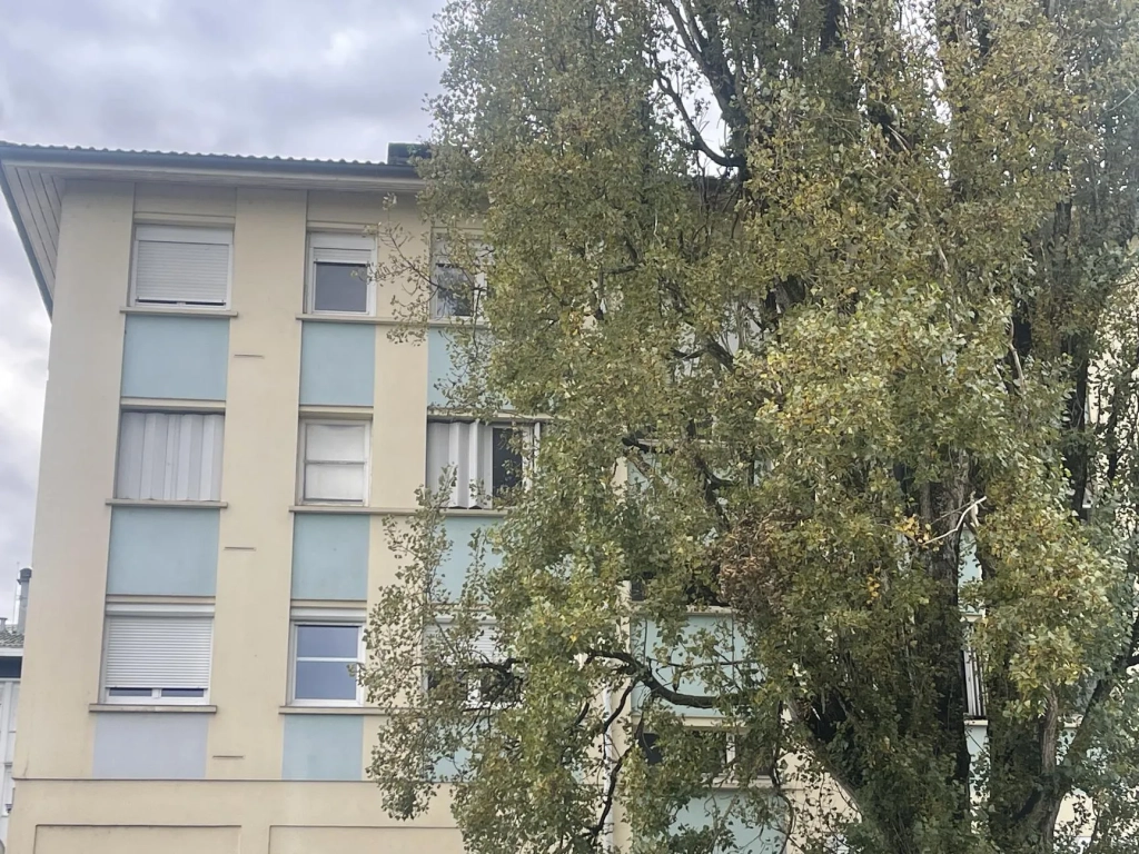 Appartement à Épinal - Plateau de la Justice avec chauffage collectif et charges incluses